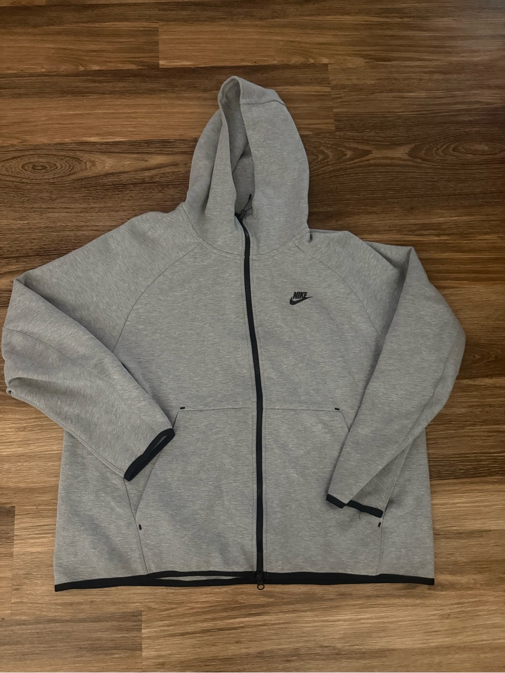 Nike Men’s Light Gray Full-Zip Hoodie Jacket